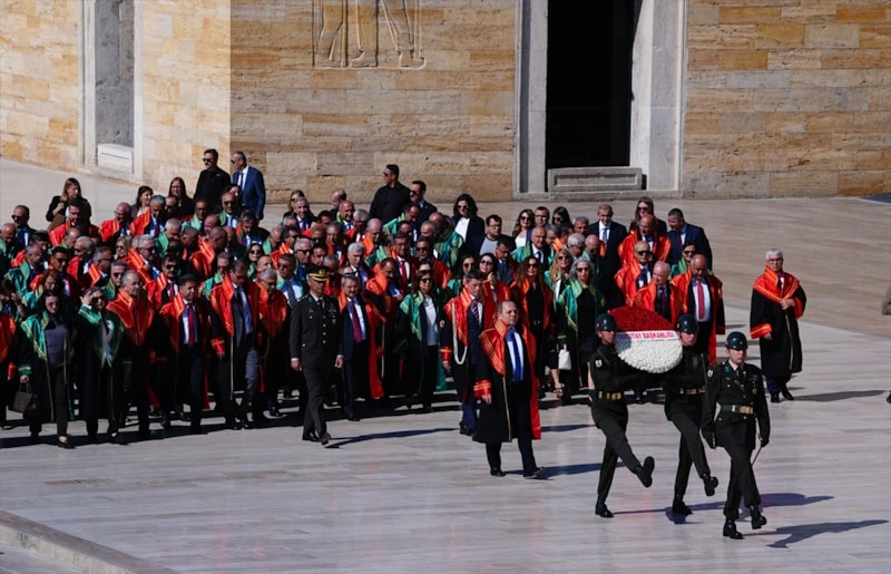 Yargıtay heyetinden adli yılın açılışı dolayısıyla Anıtkabir’e ziyaret