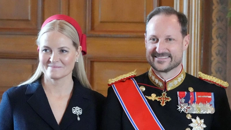 Norveç’in yeni kraliçesi Mette-Marit’in başı Epstein ile dertte!