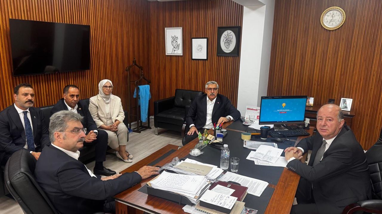 AK Parti heyetinden Girne’deki kazazedelere ziyaret
