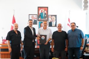 Gazimağusa Belediyesi sıkıştırmalı çöp aracı alımı için sözleşme imzaladı