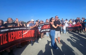 Ağrotur sakinleri bölgeye yeni anten kurulmasını protesto etti