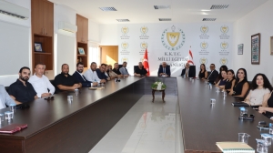 Bakan Çavuşoğlu, AÖA yönetimiyle görüştü: Desteğimiz sürecek