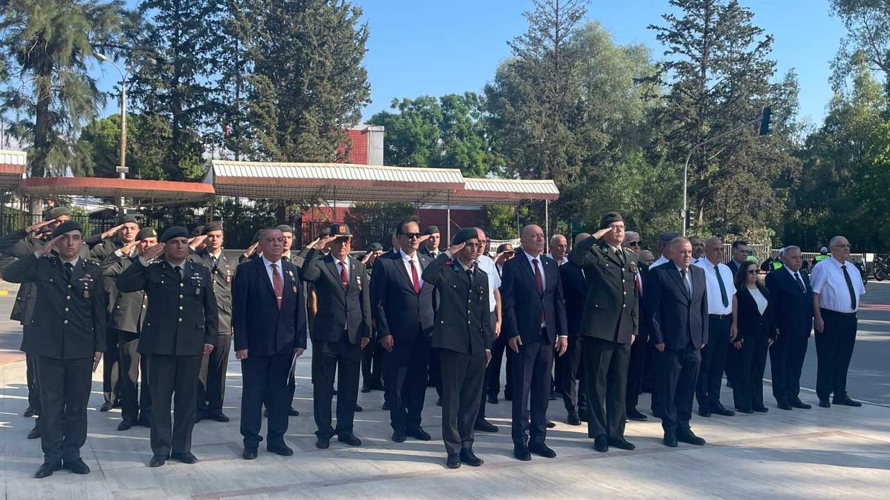 19 Eylül Gaziler Günü nedeniyle Lefkoşa Atatürk Anıtı önünde tören düzenlendi