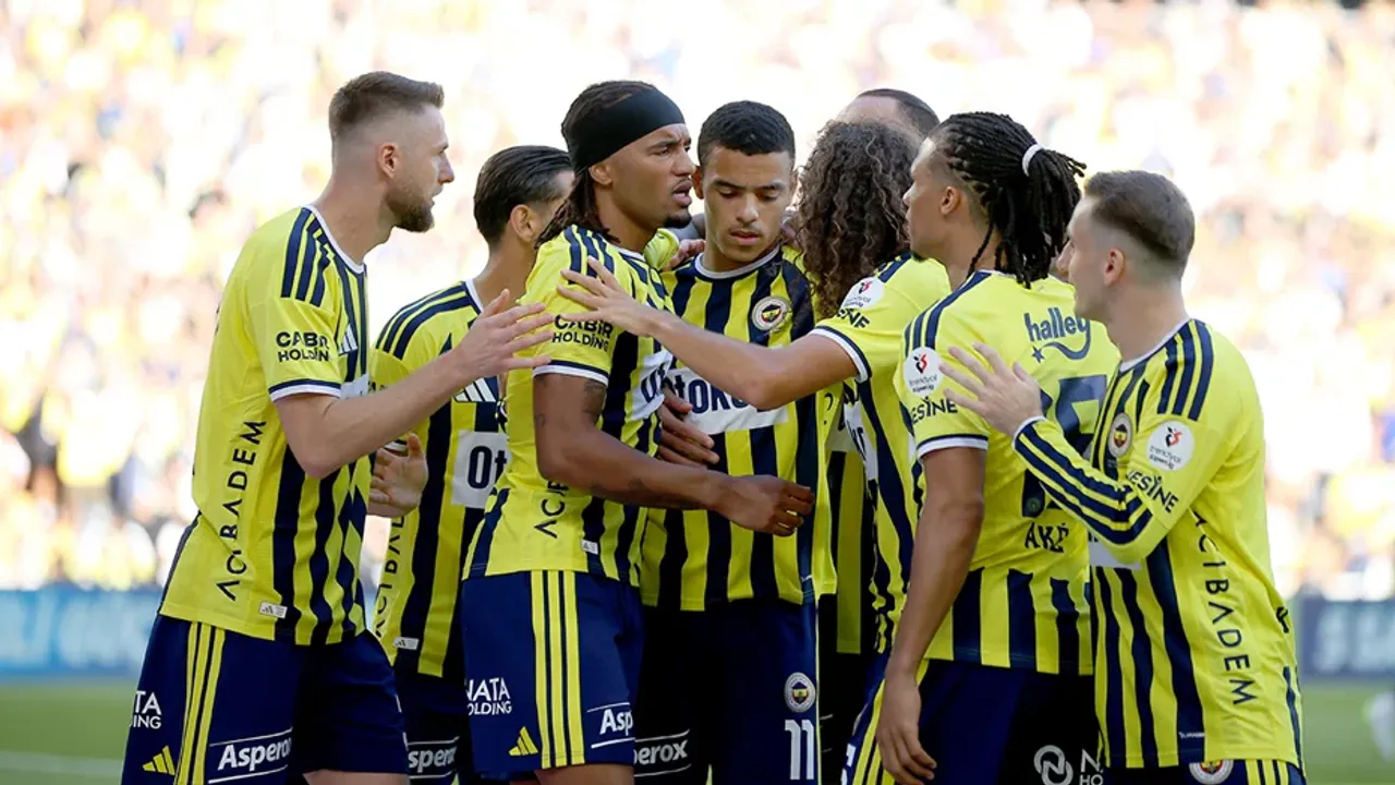 Fenerbahçe'den Kadıköy'de tarihi skor! Vedat Muriqi şov yaptı, gol yağmuru