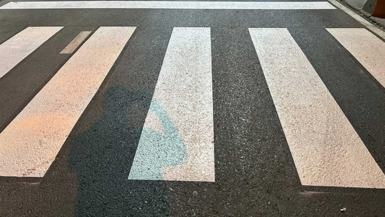 Araç yayaya çarpıp kaçtı