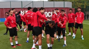 Fransa maçı öncesi A Milli Takım’da kutlama yapıldı