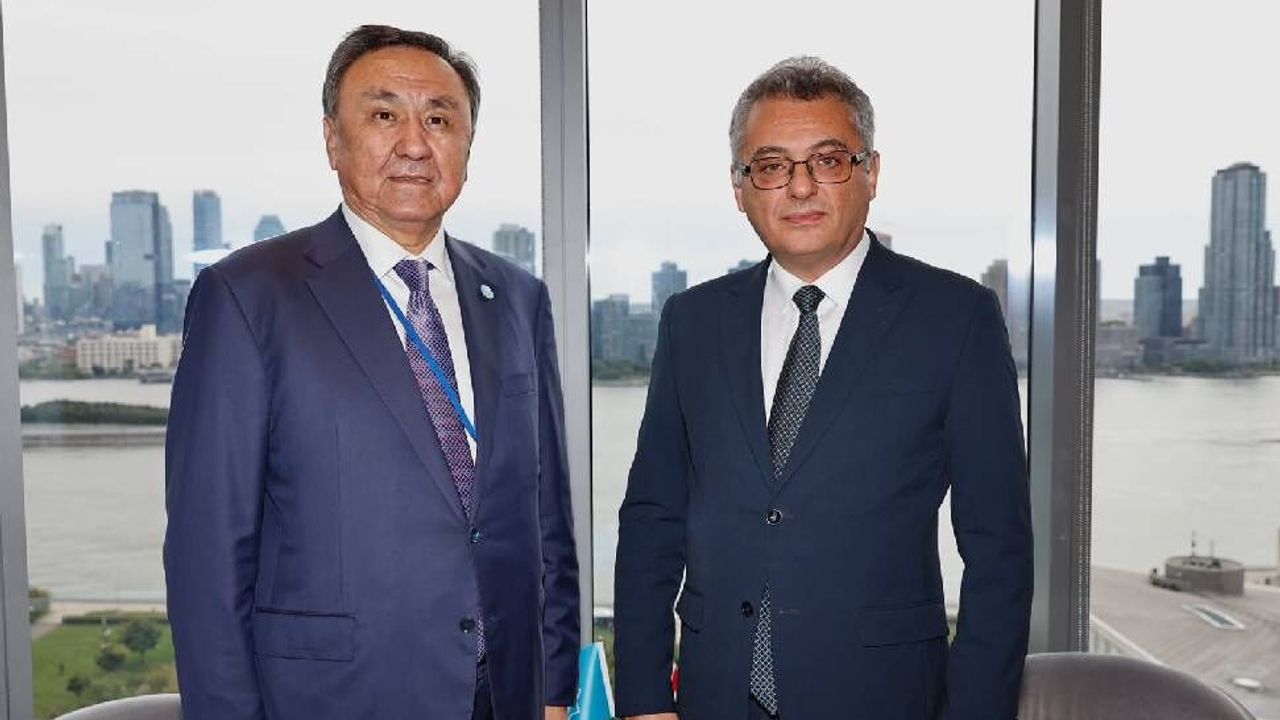 Erhürman, TDT Genel Sekreteri Ömüraliyev ile görüştü