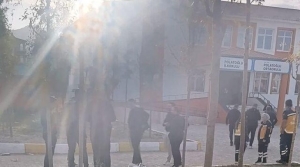 Kız öğrenci okula silahla geldi! Van’da korku dolu anlar!