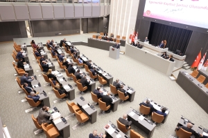 Meclis ‘karma oy’ için yarın yeniden olağanüstü toplanacak
