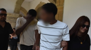 28 paket uyuşturucuyla yakalandılar