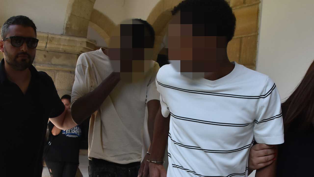 Küçük Kaymaklı’da iki zanlının odasından uyuşturucu çıktı