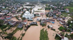 Sakarya’da kuvvetli yağış günlük yaşamı ve ulaşımı olumsuz etkiledi