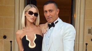 Mustafa Sandal’ın eşi ve kayınpederi hakkında yakalama kararı çıkarıldı