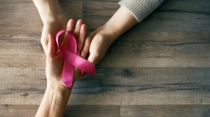 Kanser farkındalığının sembolü rozet ve pembe kurdele takma etkinliği yarın yapılacak