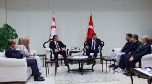 Yılmaz, kayıp yakınlarıyla bir araya geldi