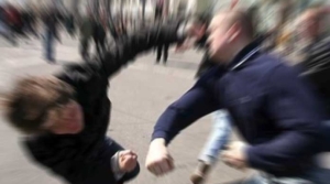 Gazimağusa’da sopalı ve muştalı kavga: Aracını üzerlerine sürüp 4 kişiye çarptı