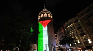 Galata Kulesi bir kez daha Filistin Bayrağı ile aydınlandı