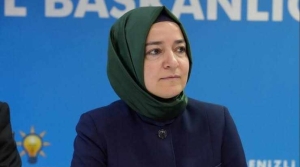 Fatma Betül Sayan Kaya AK Parti’den istifa etti
