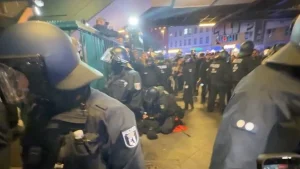 Berlin’de polis, Filistin’e destek gösterisine sert müdahale etti