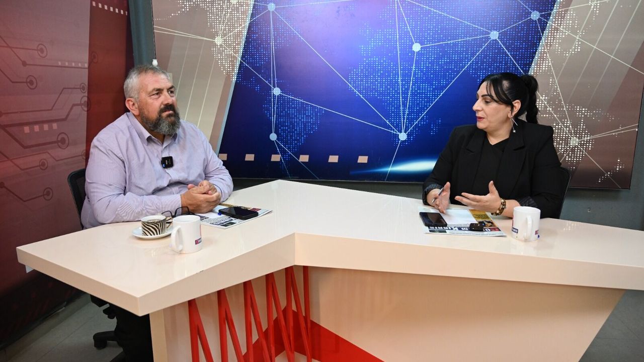 Gizem Özgeç'in konuğu, Gazeteci Levent Kutay