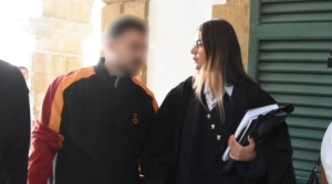 Lefkoşa’da Hint keneviri alma, verme ve tasarruf suçlarıyla ilgili tutuklanan A.Ş. mahkeme huzuruna çıkarıldı