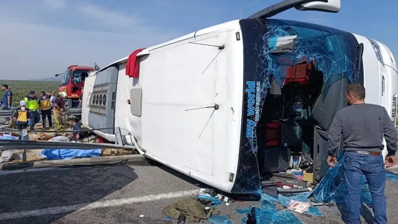 Manisa'da katliam gibi kaza: 11 ölü, 27 yaralı
