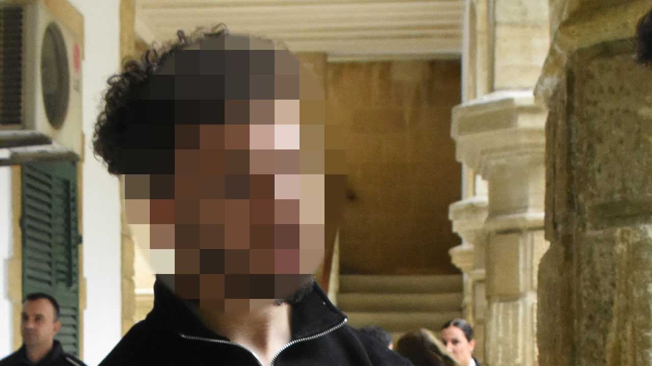 Orta refüje çıktı, yolcu yaralandı
