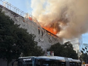 Paris’te Austerlitz Garı yakınlarındaki binada yangın çıktı
