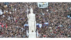 Arjantin’de binlerce kişi hükümetin eğitimdeki bütçe kesintisini protesto etti