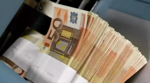 Güney Kıbrıs’ın havaalanı ve liman geliri bir buçuk milyar Euro