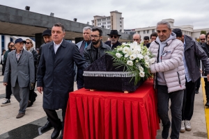 Türk müziğinin usta ismi Alpay son yolculuğuna uğurlandı