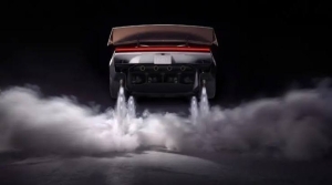 Tesla, “havada ilerlemek için yüksek basınçlı hava tankları” kullanılan yeni aracını tanıttı