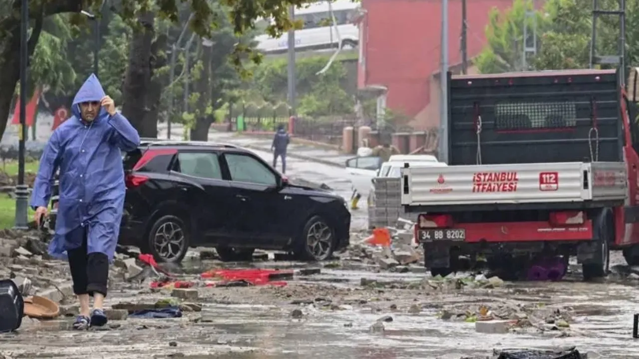 İstanbul ve Kocaeli'deki selde hayatını kaybedenlerin sayısı 8'e yükseldi