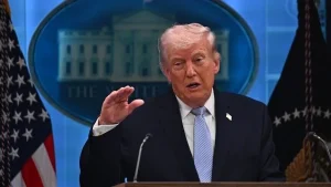 Trump, Fransa’daki olaylar için “ayaklanma değil, devrim gibi” yorumunu yaptı