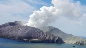 Yeni Zelanda’daki Whakaari Yanardağı’nın alarm seviyesi yükseltildi