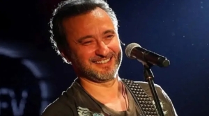 Ünlü şarkıcı Nev hayatını kaybetti