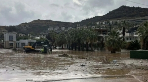 Muğla’da sağanak yağış günlük yaşamı felç etti