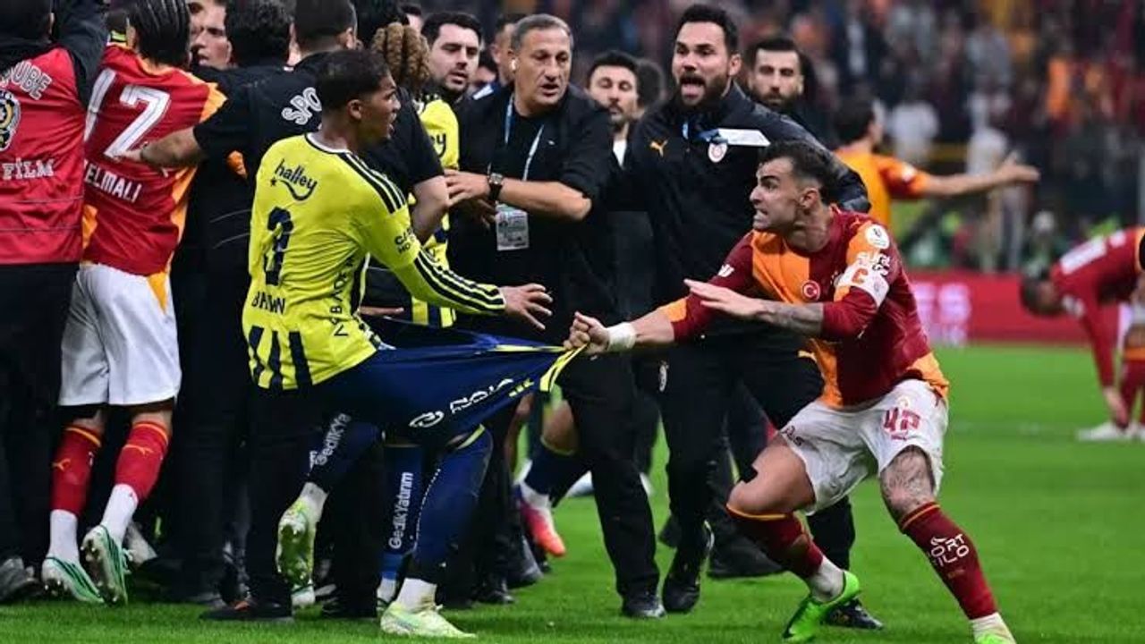 Maç bitti saha karıştı: 2 kırmızı kart