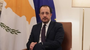 Cyprus Mail’den Hristodulidis’e eleştiri: Kaleleri yerinden oynatmayı bırakmalı