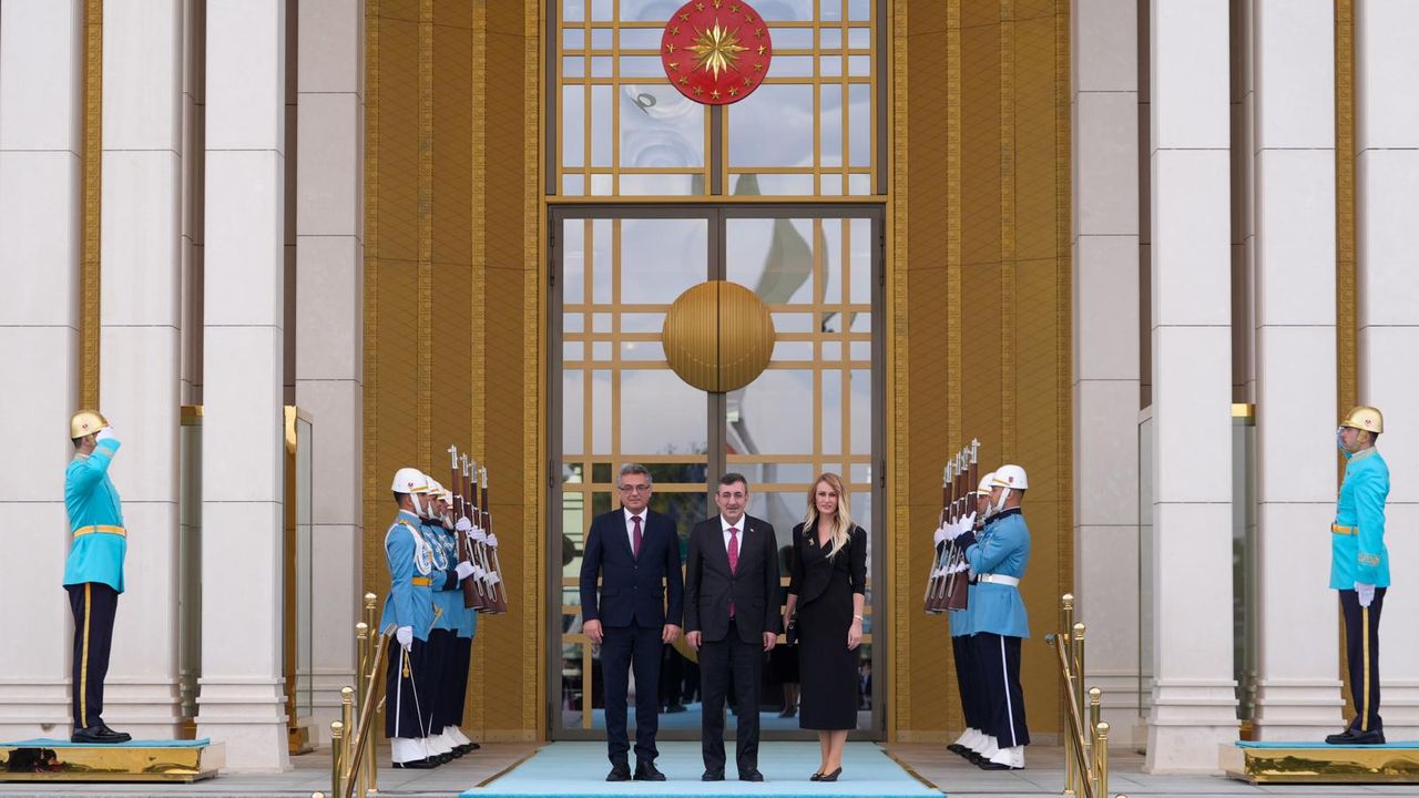 Erhürman, TDT’nin 13. Zirvesi kapsamında düzenlenen etkinliklere katıldı