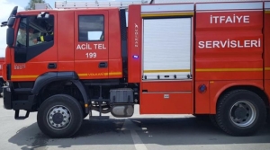 Aydınköy’de park halindeki araçta yangın çıktı